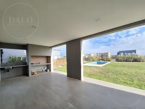 Casa en Alquiler en San Sebastian, USD 1.500