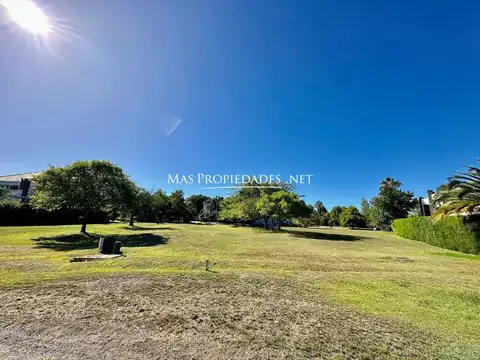 Venta Terreno / Lote en Abril Club De Campo