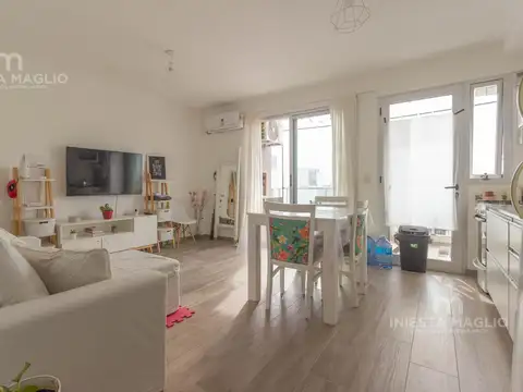 Dr. Luis Beláustegui  al 2800