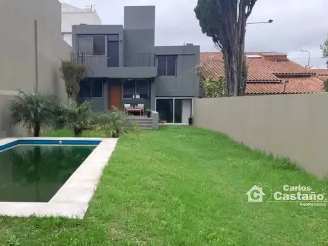 Moderna Casa 6 Amb. en Lote Propio con Piscina Y Garage