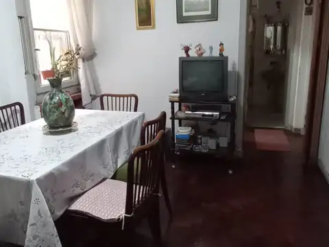 Departamento  3 ambientes por escalera con lavadero y terraza