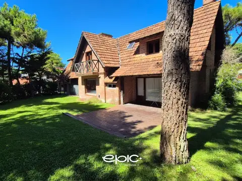 Casa 5 ambientes con 3 baños