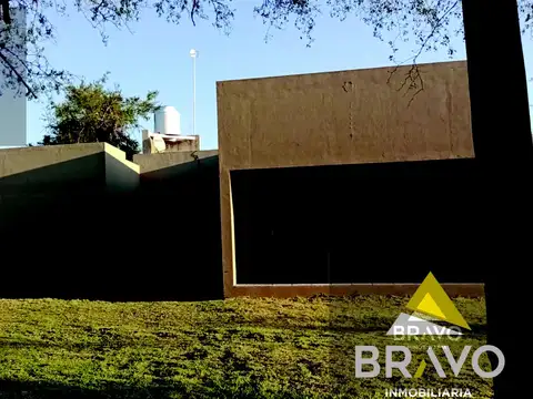 Casa amplia y luminosa de 3 dorm.