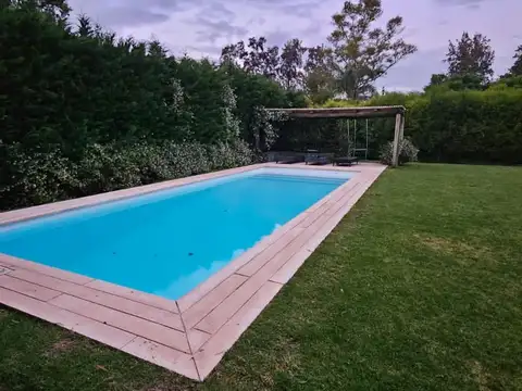 Casa 6 ambientes con 2 baños