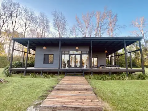 Casa en venta en  El Durazno, Delta, Isla Privada - 4 Ambientes