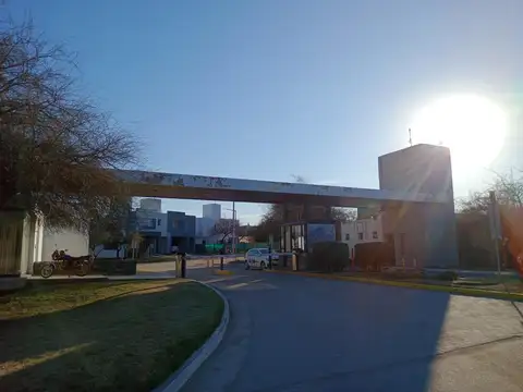 SE VENDE LOTE ESQUINA 300M2 ESCRITURA VILLA CATALINA