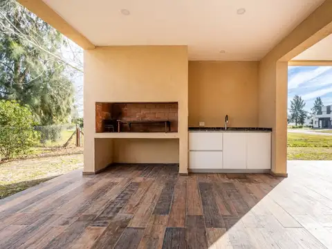 Casa en Venta con 5 cocheras