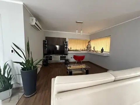 Casa 10 ambientes con 3 baños