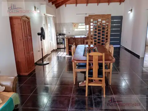 Casa 4 ambientes con 2 baños