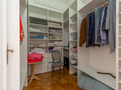 Alquilo Temporario En Retiro. Piso De Categoría. Parrilla.