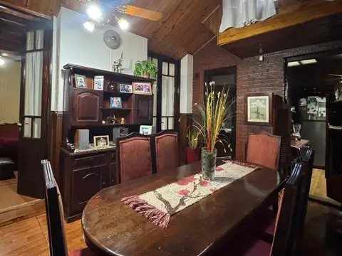 Casa de 4 ambientes con cochera, terraza y lavadero independiente
