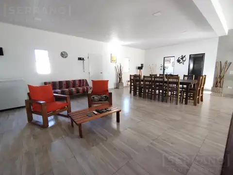 Casa 5 ambientes con 2 baños