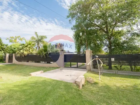 Se vende quinta con jardín y pileta en Sauce Viejo