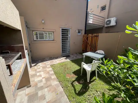 Duplex 3 Amb. con patio, parrilla, Costa Azul e/ San Bernardo y La Lucila alquller anual y temporal
