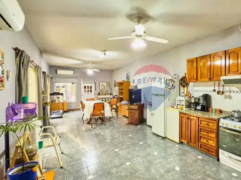 Casa 6 ambientes con 2 baños