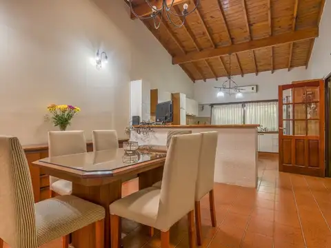 Venta casa 4 dormitorios fondo y terraza garage