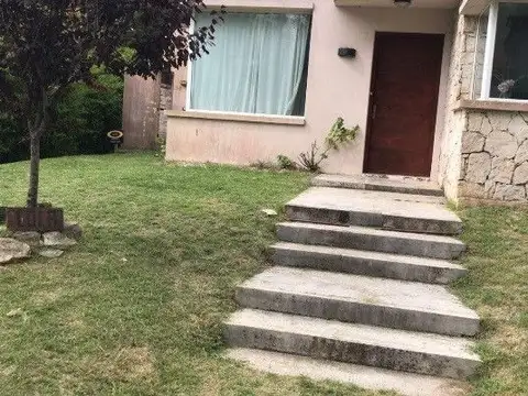 CHALET EN ZONA PINAMAR NORTE 4 AMBIENTES PARQUE A 300 MTS DEL MAR