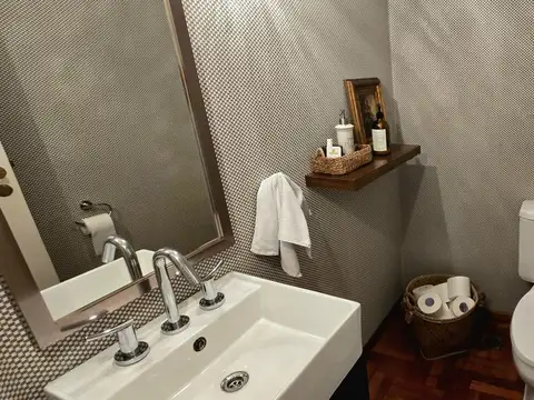 Casa 5 ambientes con 4 baños