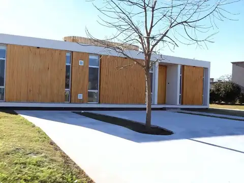 Casa en Alquiler en Haras Santa Maria, USD 1.600