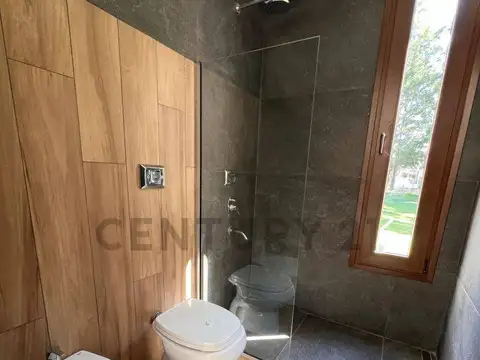 Casa en Venta en Club Miralagos, USD 330.000