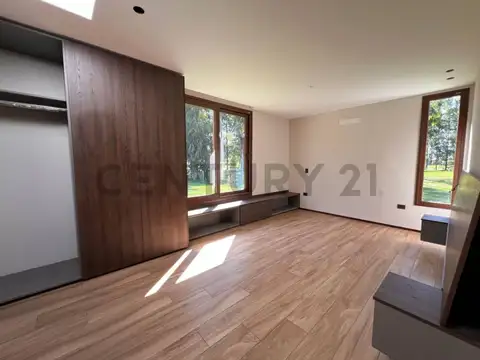 Miralagos Club de Campo 300, Piso 0