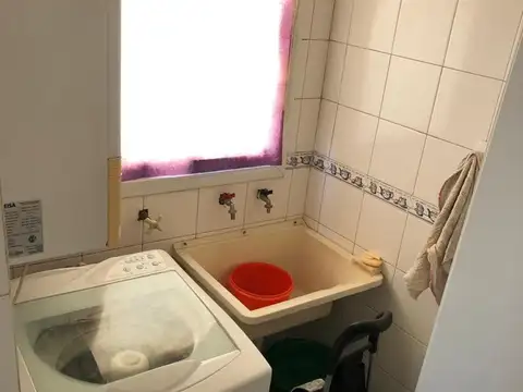 Dpto 2 amb con cochera y balcon, ubicado en Alsina 1948 L. de Zamora