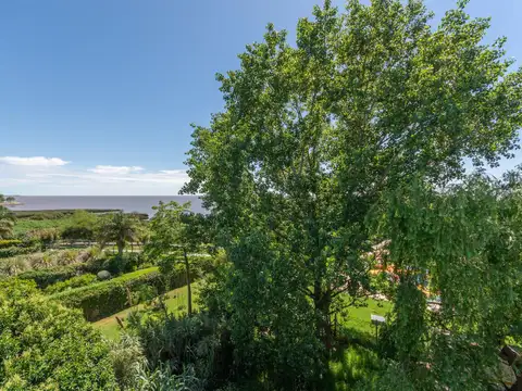 Depto Tipo Casa en Venta en La Lucila Libertador / Rio, USD 490.000