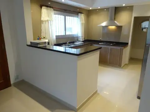 Casa 3 ambientes con 4 baños
