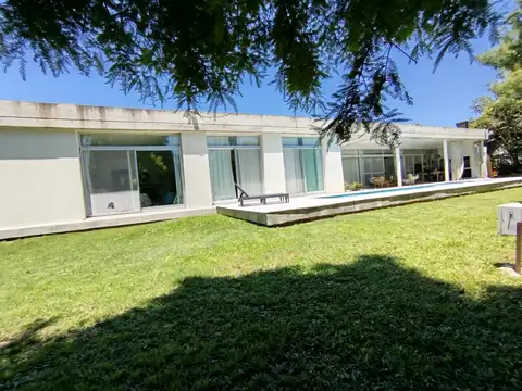 Casa 5 ambientes con 4 baños