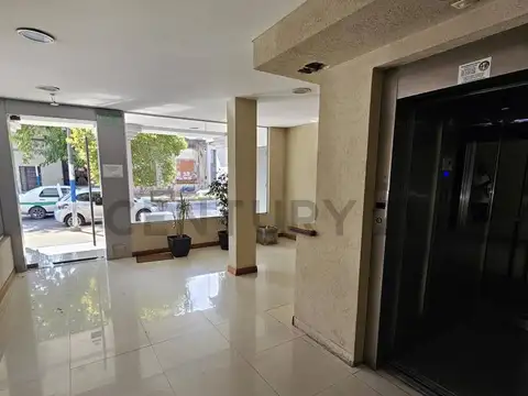 2 e/ 37 y 38 200, Piso 5