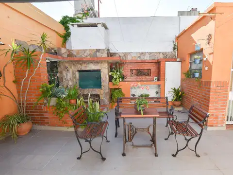 Casa 5 ambientes con 2 baños