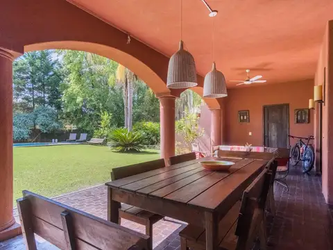 Casa 7 ambientes con 4 baños