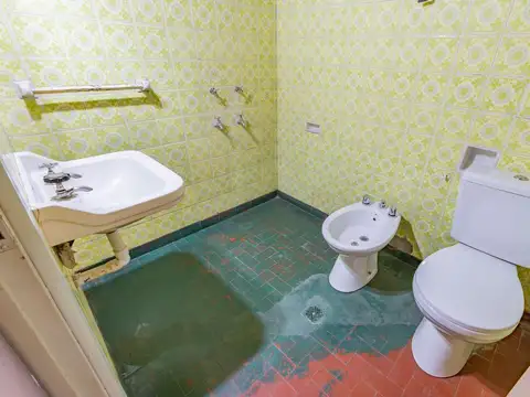Casa 4 ambientes con 1 baño