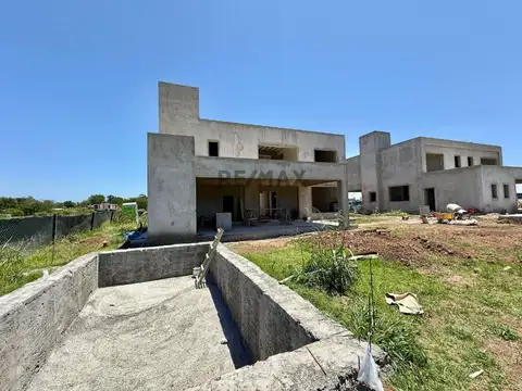 Casa 4 ambientes con 3 baños