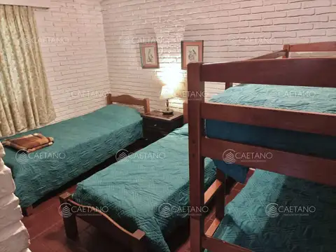Casa 4 ambientes con 2 baños