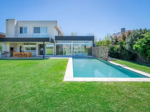 Casa 6 ambientes con 3 baños