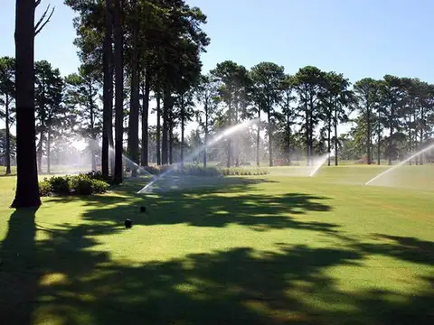 PINARES COUNTRY CLUB