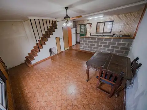VENTA CASA 4 AMBIENTES VILLA ADELINA