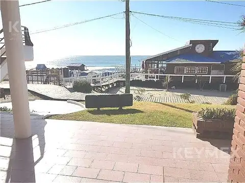 Triplex frente al mar en zona centro de Gesell