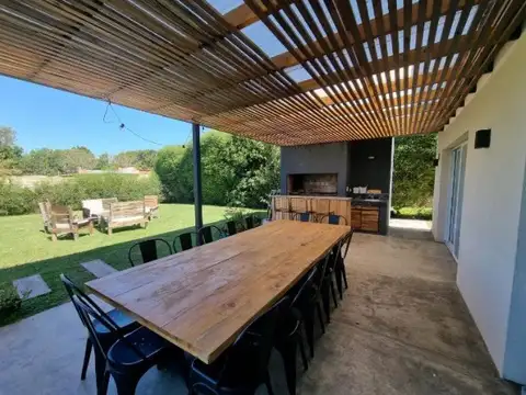 Casa en Venta con 1 cochera