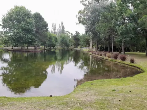 Vendemos exclusivo Lote en Club de Campo Miralagos 1