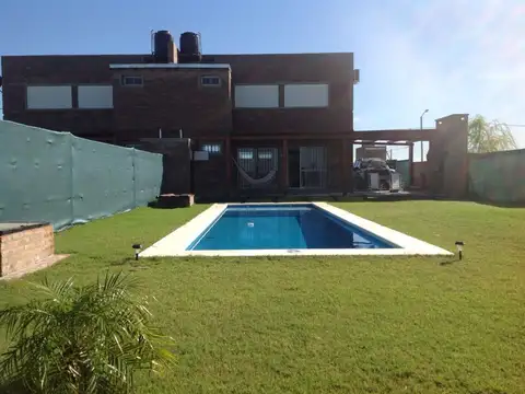 Casa en venta 2 dormitorios con pileta