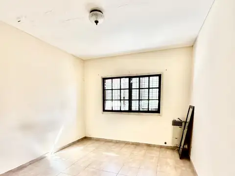 Casa 4 ambientes con 1 baño