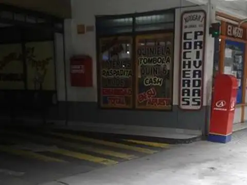 San Lorenzo 1032. Cochera en primer piso con montacargas