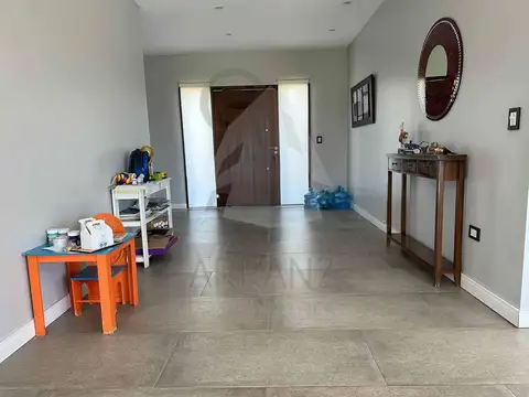 Casa 5 ambientes con 4 baños