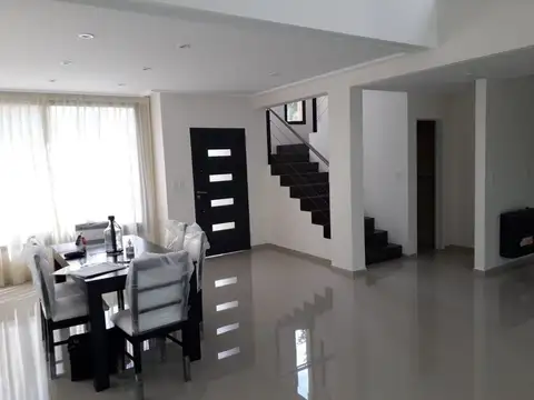 CASA ALQ "PRINCIPADO DE SAN VICENTE" 5 amb. Pileta