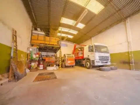 Galpon en Venta 37  mts Fondo