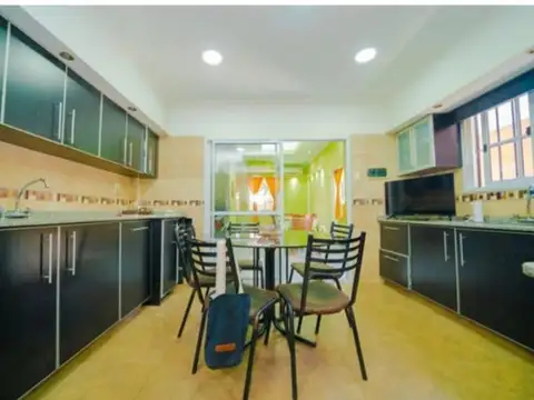 EXCELENTE GALPON CASA DE 5 AMBIENTES EN VILLA MADERO