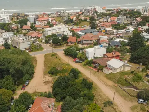 Carlos Pellegrini y Avellaneda 100