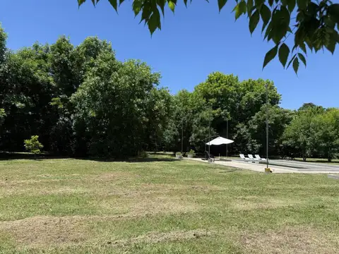 Casa en  Estancia chica. 1,6 hectáreas, pileta, parque y quincho